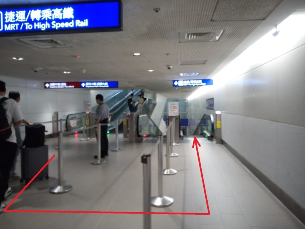 台湾桃園国際空港エスカレーター