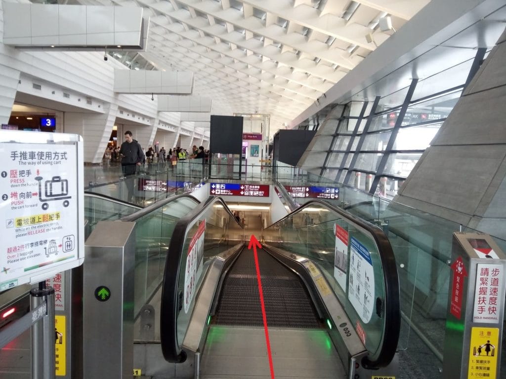 台湾桃園国際空港エスカレーター